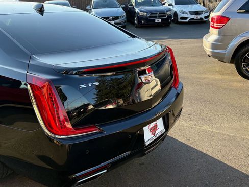Used 2019 Cadillac XTS Luxury image 6