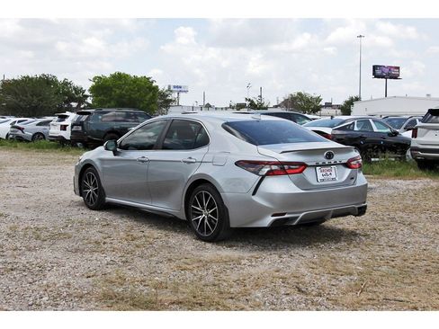 Used 2022 Toyota Camry SE w/ Convenience Package FWD image 5