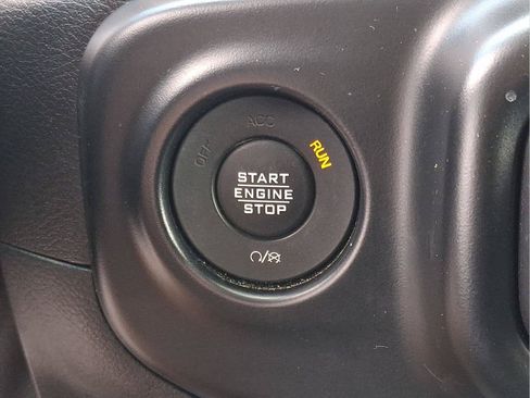 Used 2020 Jeep Wrangler Sport AWD/4WD image 22