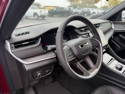 New 2025 Jeep Grand Cherokee L Limited w/ Luxury Tech Group II image 9