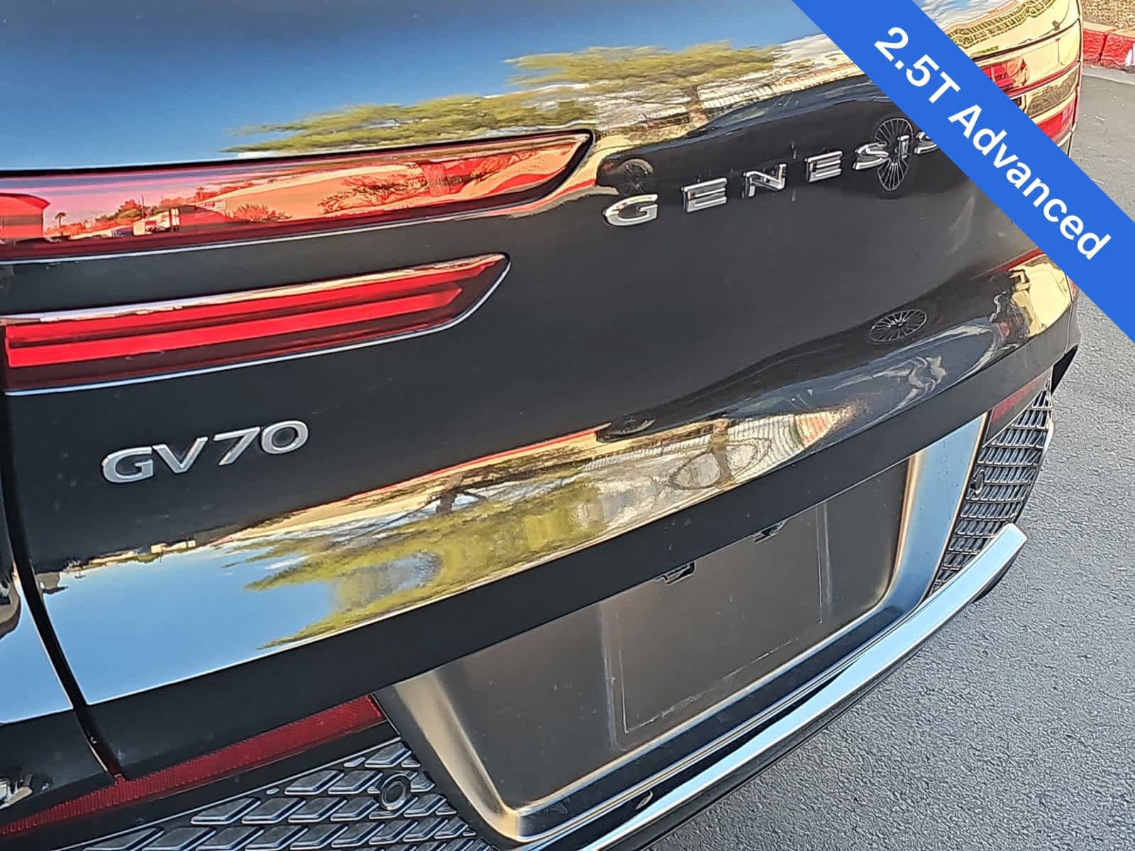Used 2022 Genesis GV70 2.5T w/ Advanced Package AWD/4WD image 11