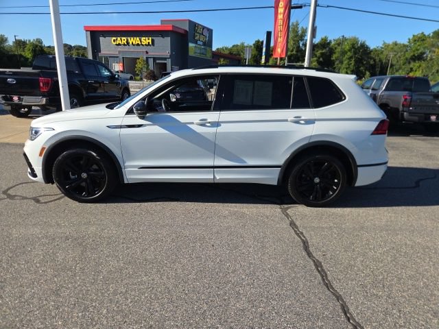 Used 2024 Volkswagen Tiguan SE R-Line AWD/4WD image 8