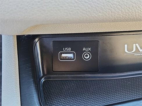 Used 2016 Kia Sedona LX w/ LX Convenience Package image 16