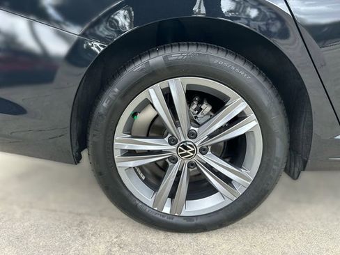 Used 2024 Volkswagen Jetta SE FWD image 11
