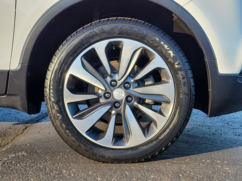 Used 2019 Buick Encore Essence image 9