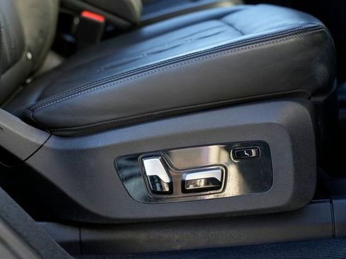 Used 2020 BMW X7 M50i w/ Dynamic Handling Package image 49