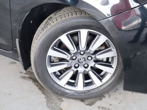 Used 2018 Toyota Sienna XLE w/ XLE Navigation Package AWD/4WD image 3