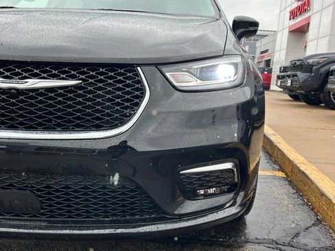 Used 2024 Chrysler Pacifica Limited w/ Uconnect Theater Family Group AWD/4WD image 3
