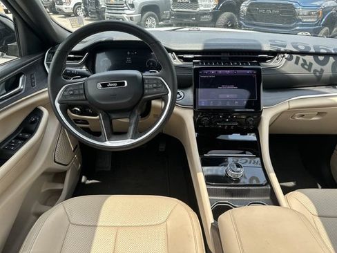 Used 2025 Jeep Grand Cherokee L Limited w/ Luxury Tech Group II RWD image 25