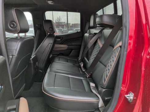 Used 2024 GMC Canyon Denali image 28