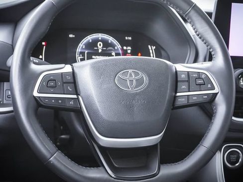 Used 2024 Toyota Grand Highlander AWD image 13