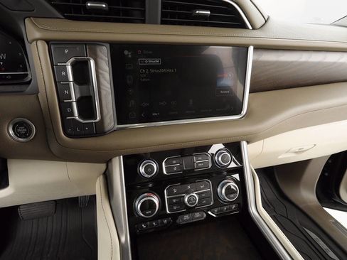 Used 2022 GMC Yukon XL Denali image 28