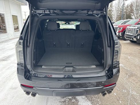 Used 2025 Chevrolet Suburban Z71 w/ Comfort Package image 10