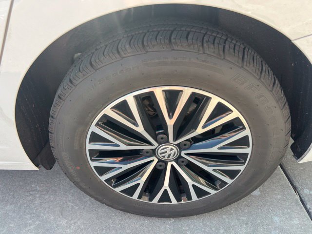 Used 2019 Volkswagen Jetta SE w/ Cold Weather Package FWD image 22