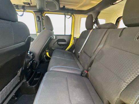 Used 2024 Jeep Wrangler Unlimited Rubicon 4xe w/ Convenience Group AWD/4WD image 15