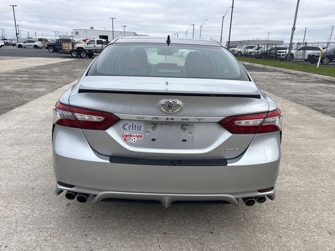 Used 2019 Toyota Camry XSE image 4