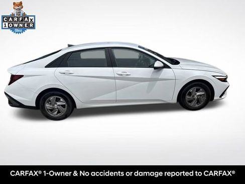 Used 2025 Hyundai Elantra SE w/ Cargo Package FWD image 2