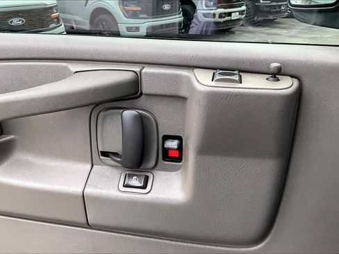 Used 2007 Chevrolet Express 3500 Extended Passenger w/ LT Preferred Equipment Group RWD image 31