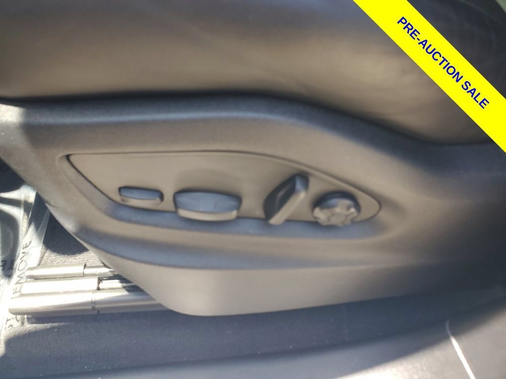 Used 2023 Porsche Cayenne AWD/4WD image 18