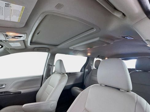 Used 2020 Toyota Sienna XLE image 15