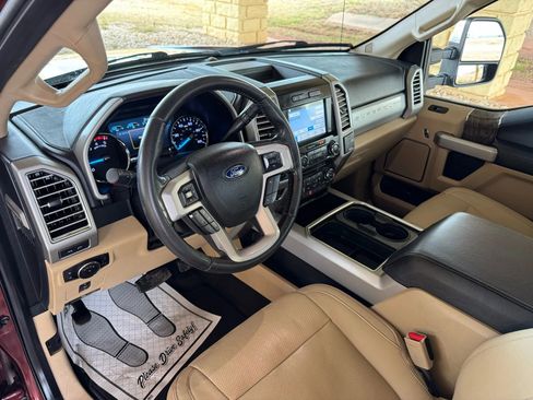 Used 2017 Ford F250 Lariat w/ Chrome Package image 12