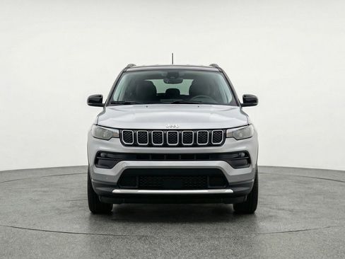 Used 2025 Jeep Compass Trailhawk image 2