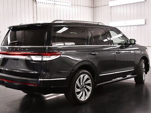 Used 2024 Lincoln Navigator Reserve AWD/4WD image 8