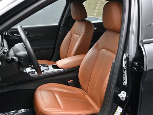 Used 2022 Alfa Romeo Giulia Ti image 9