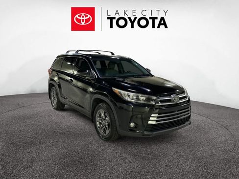 Used 2017 Toyota Highlander Limited Platinum image 11