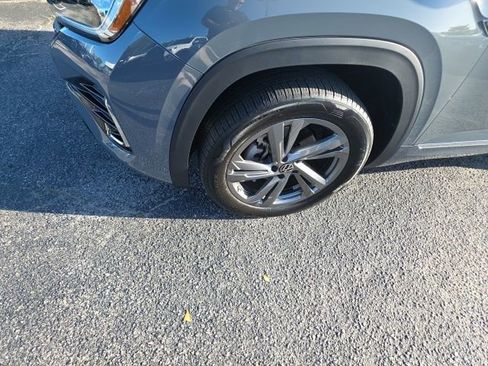 Used 2024 Volkswagen Atlas Cross Sport SEL R-Line image 4
