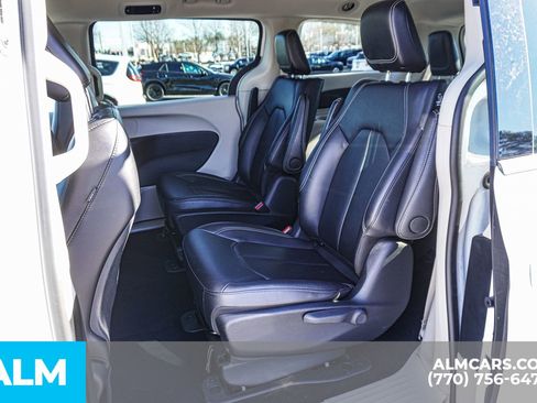 Used 2024 Chrysler Pacifica Select image 23