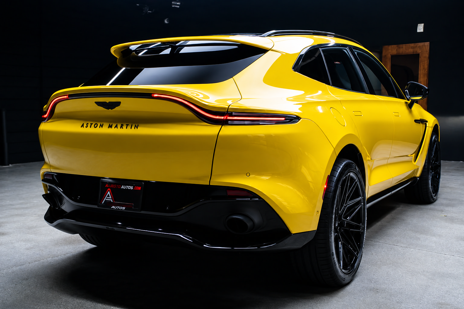 Used 2022 Aston Martin DBX AWD/4WD image 6