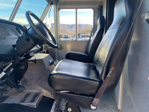 Used 2012 Ford E-350 and Econoline 350 Super Duty w/ Air Conditioning Prep Pkg image 8