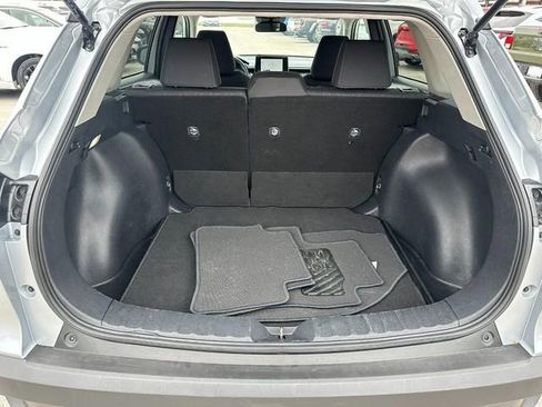 Used 2025 Toyota Corolla Cross LE image 5
