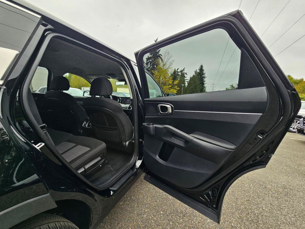 Used 2023 Kia Sorento LX AWD/4WD image 15