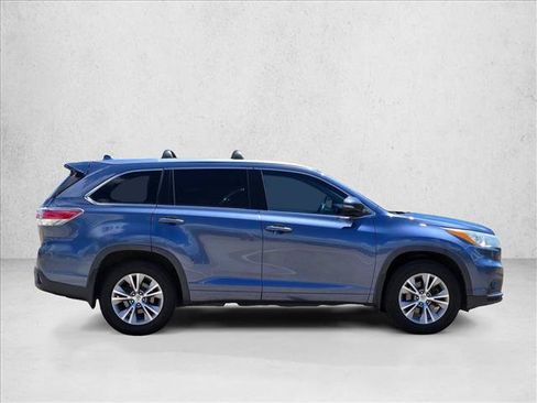 Used 2015 Toyota Highlander XLE FWD image 4