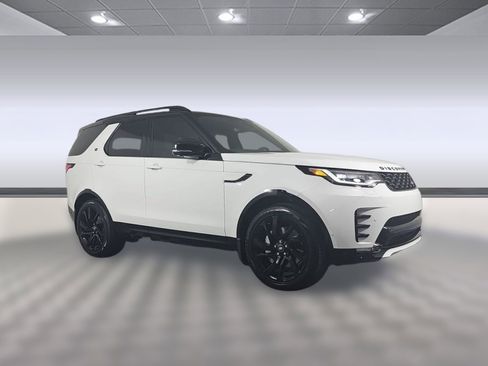 Certified 2025 Land Rover Discovery Dynamic SE image 6