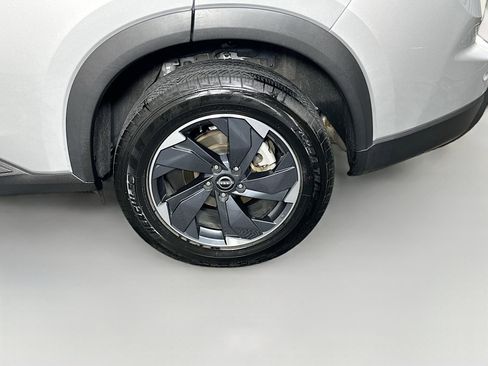 Used 2025 Nissan Rogue SV image 11