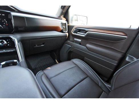 Used 2025 GMC Sierra 1500 Denali w/ Denali Reserve Package AWD/4WD image 11