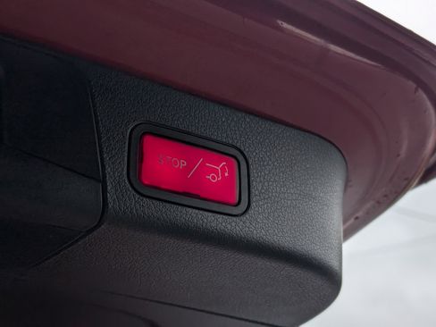 Used 2020 Mercedes-Benz GLB 250 4MATIC image 40