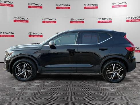 Used 2025 Volvo XC40 B5 Core AWD/4WD image 8