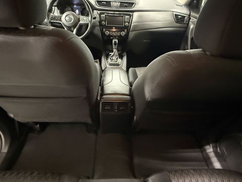 Used 2018 Nissan Rogue SV image 22