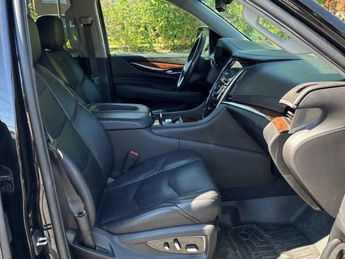 Used 2019 Cadillac Escalade Premium Luxury w/ Escalade Sport Edition AWD/4WD image 16
