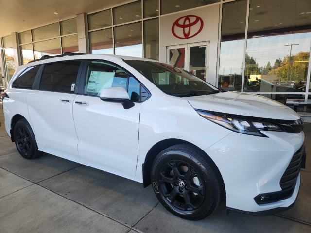 New 2026 Toyota Sienna XLE Woodland Edition AWD/4WD image 4