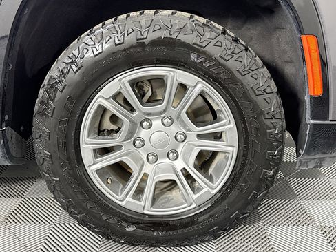 Used 2023 Jeep Wagoneer 4WD w/ HD Trailer Tow Package image 31