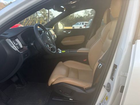 Certified 2023 Volvo XC60 B5 Ultimate w/ Protection Package Premier image 11