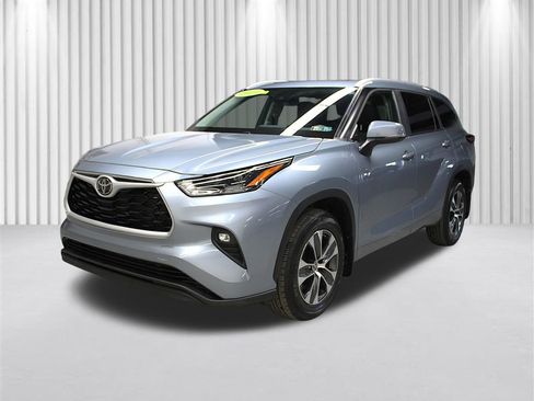 Used 2023 Toyota Highlander XLE AWD/4WD image 8