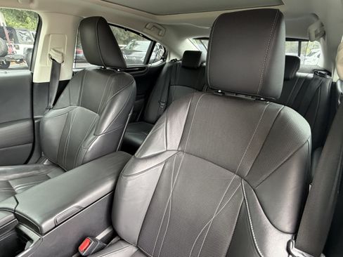Used 2019 Lexus ES 350 Ultra Luxury w/ Accessory Package 2 FWD image 18