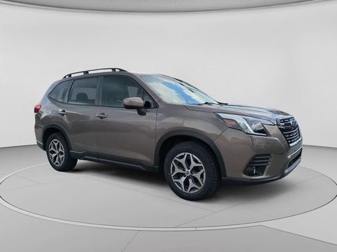 Used 2024 Subaru Forester Premium AWD/4WD image 1