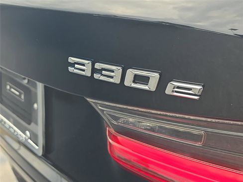 Used 2023 BMW 330e RWD image 4